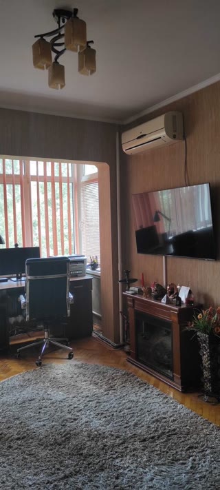 Продаж 3-кімнатної квартири біля метро Лісова