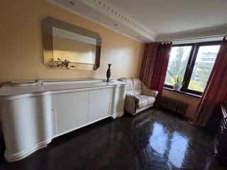 Продається 2-кімнатна квартира з якісним ремонтом у центрі Русанівки