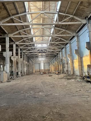 Сдается в аренду складское  / производственное помещение площадью 2 200 кв. м на шоссе Рустави