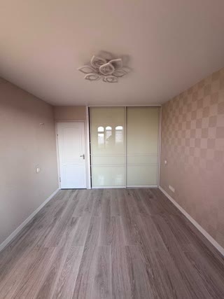 Продам 3-кімнатну квартиру на Олексіївці, метро Перемога
