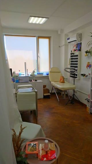 Продам 458м2  з арендаторами, вул. Братиславська , Окупність 6-7 років