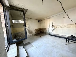 იყიდება უნივერსალური კომერციული ფართი სოლოლაკში