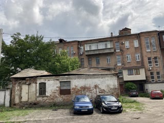 Будівля 250 кв у центрі міста під реконструкцію