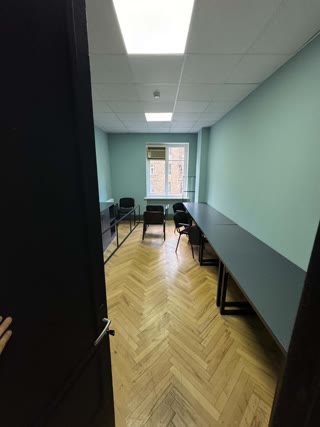 Сдается в аренду коммерческое помещение площадью 252 м² на улице Багратиони, в центре Тбилиси.