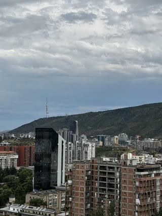 იყიდება 2 ოთახიანი ბინა საბურთალოზე