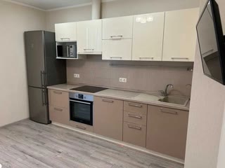 Продам 2к квартиру з ремонтом, вул. Драгоманова, Позняки