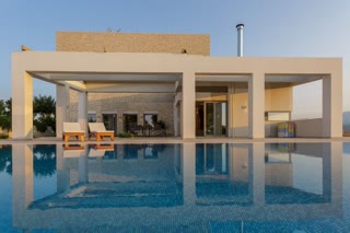 687 m² Villa