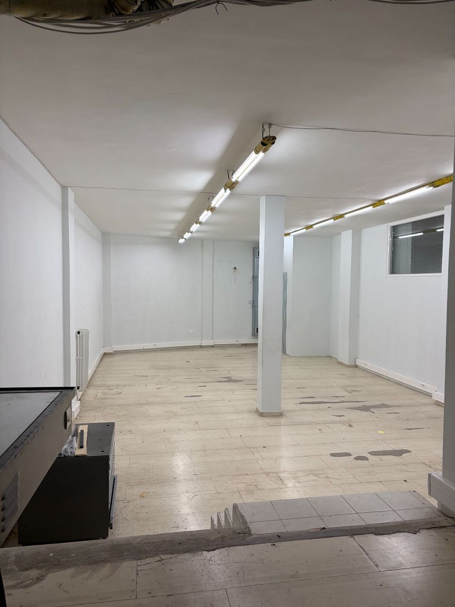334 m² Store