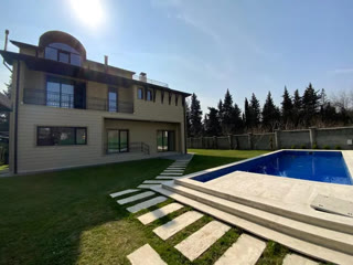 იყიდება 9 ოთახიანი კერძო სახლი დიღმის ჭალაზე