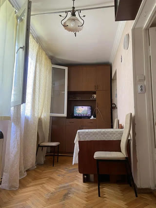 იყიდება 2 ოთახიანი ბინა საბურთალოზე