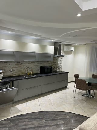 Продаж 3-кімнатна квартира біля метро Позняки