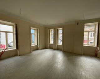 Universal commercial space for rent in Sololak