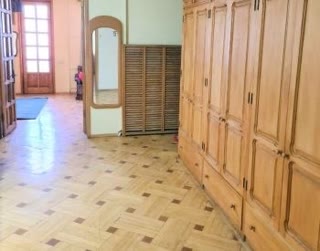 ქირავდება 5 ოთახიანი ბინა ვაკეში