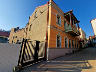 ქირავდება 2 ოთახიანი ბინა სოლოლაკში