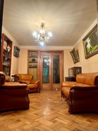 იყიდება 5 ოთახიანი ბინა ვერაზე