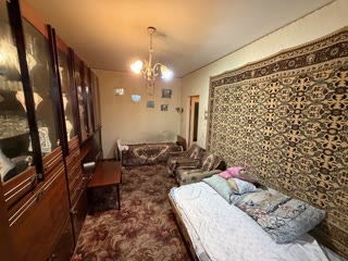 Продаж 1-кімнатної квартири на Троєщені