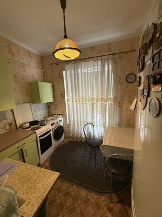 Продається 2-кімнатна квартира, цокольний поверх, вул. Лондонська, Солом’янський р-н