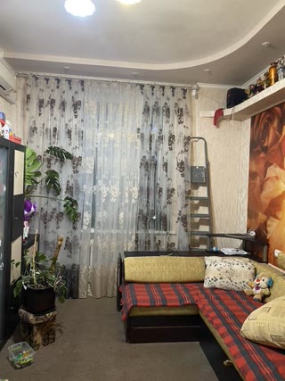 Продам 3-х комнатную квартиру , метро Защитников Украины, сталинка