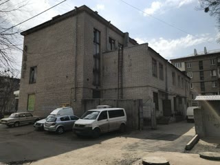Продам триповерхову будівлю (нежитловий фонд) біля м. ХТЗ