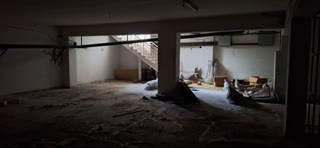 942 m² Store