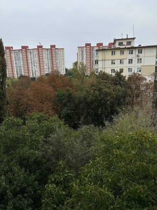Продаж 3-кімнатної квартири біля НАУ та Парку Відрадний — зручно до центру Києва!