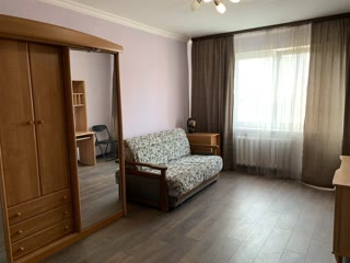 Продаж 2 кімнатної квартири метро Чернігівська