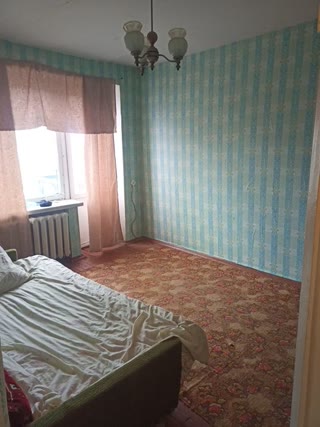 Продам в центрі Ізюма однокімнатну малосімейку