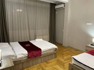 იყიდება 5 ოთახიანი ბინა ვერაზე