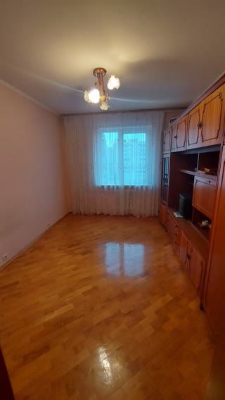 Продається 3-кімнатна квартира у Деснянському районі