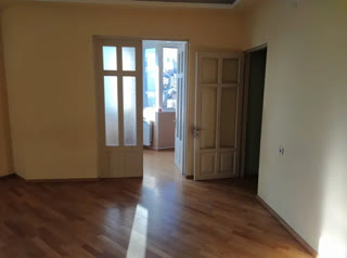 ქირავდება 5 ოთახიანი ბინა საბურთალოზე