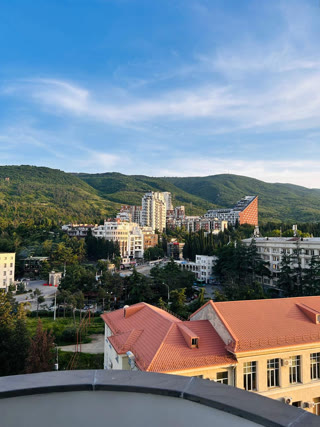 იყიდება 5 ოთხიანი ბინა ვაკეში