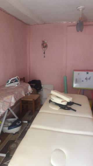 Продається будинок з великою територією