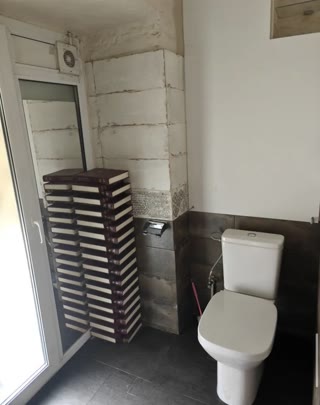 Продаж фасадне комерційне приміщення 57 м² у самому серці Києва — ідеальне для магазину, салону, офісу, кафе чи іншого вільного призначення
