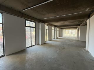 Universal commercial space for rent in Didube