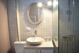 ქირავდება 3 ოთახიანი ბინა მთაწმინდაზე