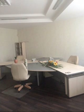Продаж фасадного приміщення. Неж/ф. Відд/вхід. Парковка.