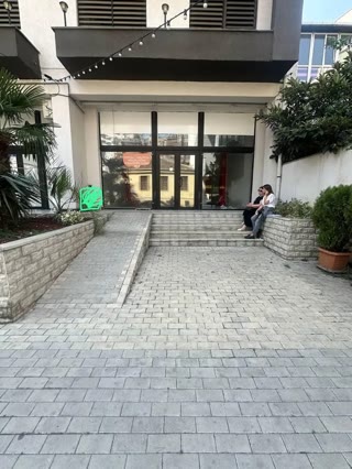 იყიდება საოფისე კომერციული ფართი საბურთალოზე