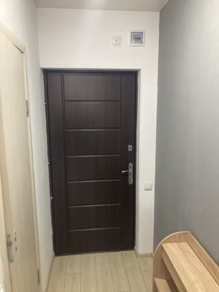Продам гостинку біля конного ринку, метро Захисників України