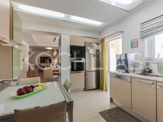 573 m² Building