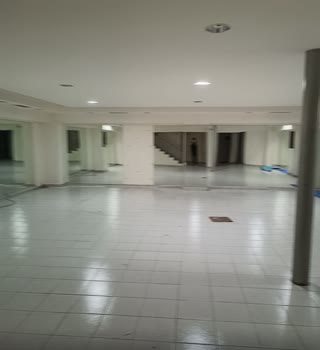Магазин 745 м²