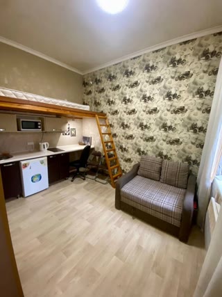 Продам однокомнатну квартиру в центрі