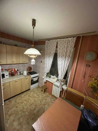 Продаж 3-кімнатної квартири біля метро Академмістечко