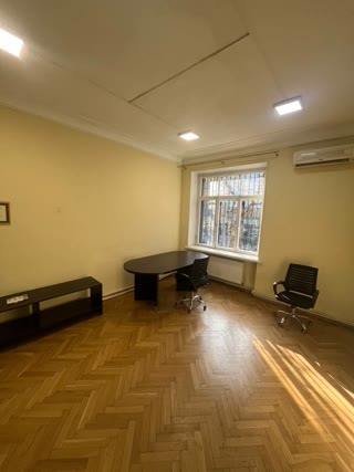 იყიდება საოფისე ფართი მთაწმინდაზე