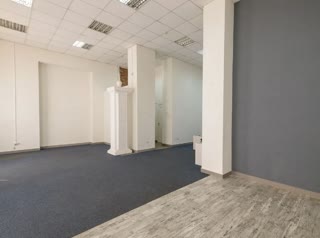 Здам приміщення червона лінія під банк, магазин, клініку тощо