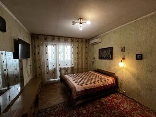 Продаж 3-кімнатної квартири на Позняках біля метро Осокорки та ТРЦ River Mall