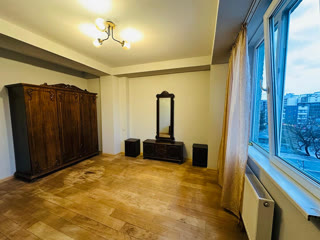 5-room apartment for sale on Mirian Mepe Street