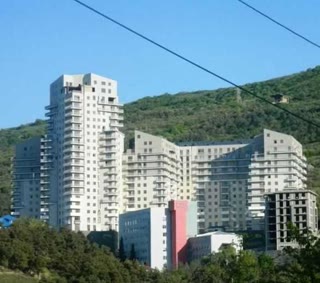 იყიდება 3 ოთხიანი ბინა ვაკეში