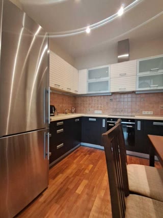 For Sale 2-room Apartment near Sumskyi Market, Center