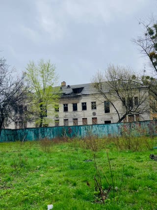 Продається окрема двоповерхова будівля метро Дарниця