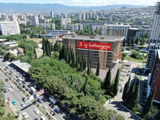 იყიდება 4 ოთახიანი ბინა საბურთალოზე